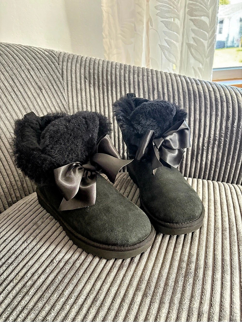 UGG Gita Bow II Winter Boots Black US 6